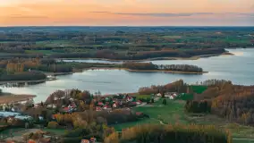 Wiosenny zachód słońca nad jeziorem Święcajty w Ogonkach - zdjęcie 7