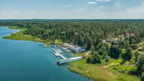 Resort Niegocin, port partnerski Mazury24 w sezonie 2026 z lotu ptaka - zdjęcie 4