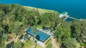 Resort Niegocin, port partnerski Mazury24 w sezonie 2026 z lotu ptaka - zdjęcie 45