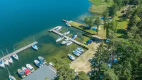 Resort Niegocin, port partnerski Mazury24 w sezonie 2026 z lotu ptaka - zdjęcie 23