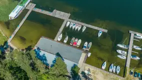 Resort Niegocin, port partnerski Mazury24 w sezonie 2026 z lotu ptaka - zdjęcie 9