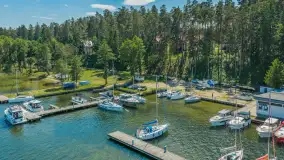 Resort Niegocin, port partnerski Mazury24 w sezonie 2026 z lotu ptaka - zdjęcie 13