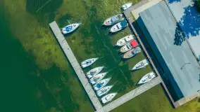 Resort Niegocin, port partnerski Mazury24 w sezonie 2026 z lotu ptaka - zdjęcie 36