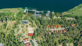 Resort Niegocin, port partnerski Mazury24 w sezonie 2026 z lotu ptaka - zdjęcie 17