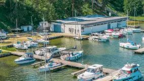 Resort Niegocin, port partnerski Mazury24 w sezonie 2026 z lotu ptaka - zdjęcie 24