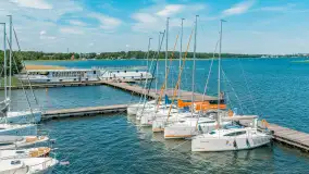 Resort Niegocin, port partnerski Mazury24 w sezonie 2026 z lotu ptaka - zdjęcie 22