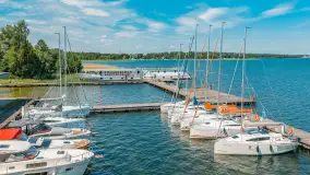 Resort Niegocin, port partnerski Mazury24 w sezonie 2026 z lotu ptaka - zdjęcie 38