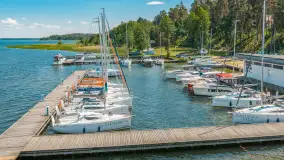 Resort Niegocin, port partnerski Mazury24 w sezonie 2026 z lotu ptaka - zdjęcie 7