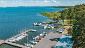 Resort Niegocin, port partnerski Mazury24 w sezonie 2026 z lotu ptaka - zdjęcie 35