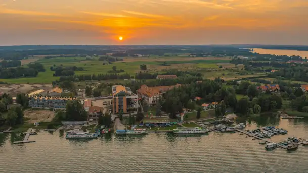Zachód słońca nad Robert's Port w Starych Sadach, lipiec 20227 r.