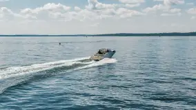 Bayliner VR6 z floty MazuryMyLove — nowoczesna motorówka z Giżycka - zdjęcie 4