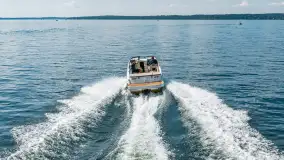 Bayliner VR6 z floty MazuryMyLove — nowoczesna motorówka z Giżycka - zdjęcie 5
