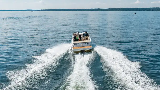 Bayliner VR6 z floty MazuryMyLove — nowoczesna motorówka z Giżycka - zdjęcie 5