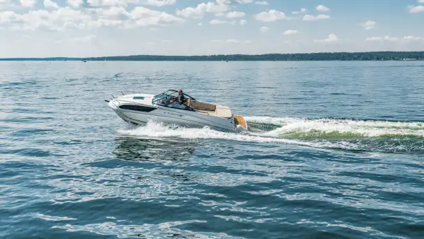 Bayliner VR6 z floty MazuryMyLove — nowoczesna motorówka z Giżycka - zdjęcie 7
