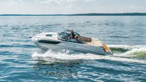 Bayliner VR6 z floty MazuryMyLove — nowoczesna motorówka z Giżycka - zdjęcie 8
