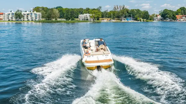 Bayliner VR6 z floty MazuryMyLove — nowoczesna motorówka z Giżycka - zdjęcie 10