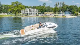 Bayliner VR6 z floty MazuryMyLove — nowoczesna motorówka z Giżycka - zdjęcie 15