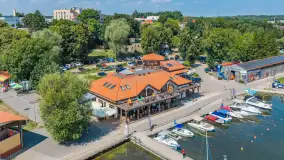 Letni spokój w porcie PTTK Wilkasy z lotu ptaka, sierpień 2026 r. - zdjęcie 7