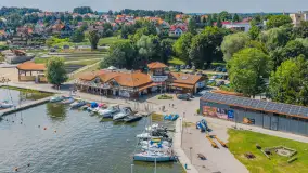 Letni spokój w porcie PTTK Wilkasy z lotu ptaka, sierpień 2026 r. - zdjęcie 24