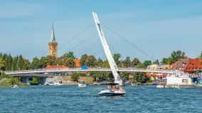 Ruch na jeziorze Mikołajskim i... Mikołajki widziane z wody, sierpień 2026 r. - zdjęcie 5