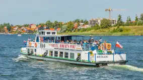 Ruch na jeziorze Mikołajskim i... Mikołajki widziane z wody, sierpień 2026 r. - zdjęcie 28