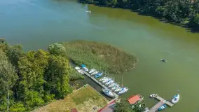 Port Wodnik nad jeziorem Nidzkim z lotu ptaka, sierpień 2026 r. - zdjęcie 24