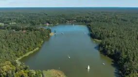 Port Wodnik nad jeziorem Nidzkim z lotu ptaka, sierpień 2026 r. - zdjęcie 16