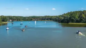 Port Wodnik nad jeziorem Nidzkim z lotu ptaka, sierpień 2026 r. - zdjęcie 23
