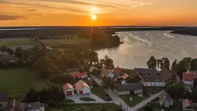 Wieś i jezioro Harsz o zachodzie słońca na zdjęciach z lotu ptaka, sierpień 2026 .r - zdjęcie 20
