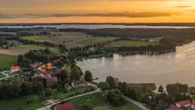 Wieś i jezioro Harsz o zachodzie słońca na zdjęciach z lotu ptaka, sierpień 2026 .r - zdjęcie 8