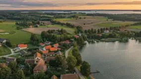 Wieś i jezioro Harsz o zachodzie słońca na zdjęciach z lotu ptaka, sierpień 2026 .r - zdjęcie 10