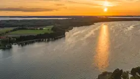 Wieś i jezioro Harsz o zachodzie słońca na zdjęciach z lotu ptaka, sierpień 2026 .r - zdjęcie 54