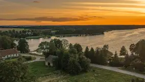 Wieś i jezioro Harsz o zachodzie słońca na zdjęciach z lotu ptaka, sierpień 2026 .r - zdjęcie 53