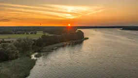 Wieś i jezioro Harsz o zachodzie słońca na zdjęciach z lotu ptaka, sierpień 2026 .r - zdjęcie 28