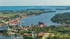Pogodny weekend w Mikołajkach z drona, październik 2026 r. - zdjęcie 10