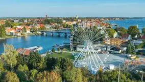 Pogodny weekend w Mikołajkach z drona, październik 2026 r. - zdjęcie 2