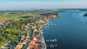 Pogodny weekend w Mikołajkach z drona, październik 2026 r. - zdjęcie 20