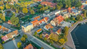 Pogodny weekend w Mikołajkach z drona, październik 2026 r. - zdjęcie 52