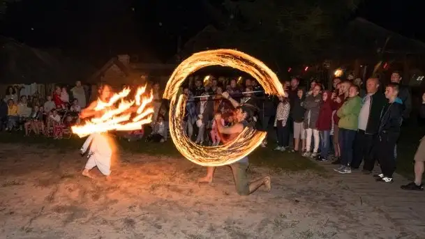 Zdjęcia: Ognisty pokaz ruchu i ognia w Tle dla Mew