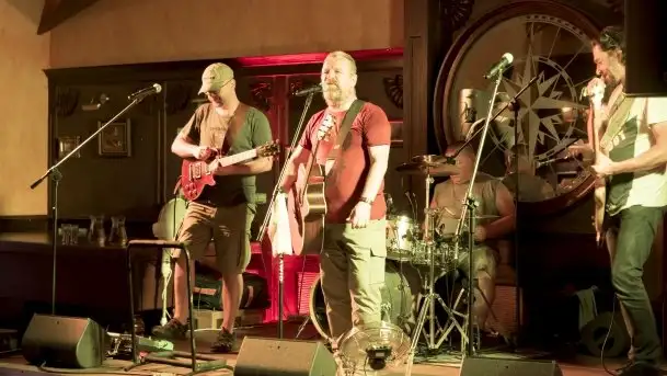 Zdjęcia: Tawerna Albatros wypełniła się po brzegi - zdjęcie 10