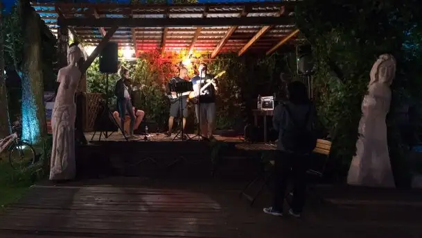 Zdjęcia: Kwartet Kuby Kokochy na scenie pod chmurką