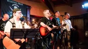 Zdjęcia: Mietek Folk porwał do tańca publiczność Albatrosa - zdjęcie 1