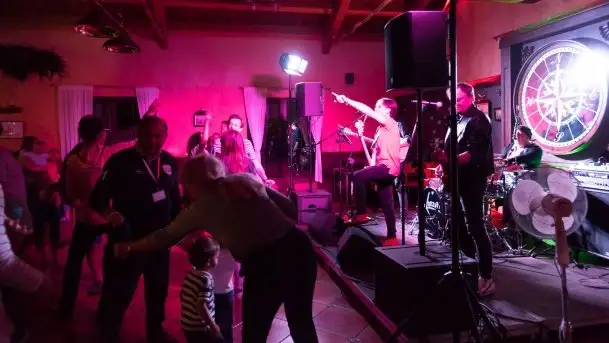 Zdjęcia: Korzuh roztańczył publiczność Tawerny Albatros  - zdjęcie 2