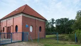 Zdjęcia: Gościnne progi starej elektrowni nad rzeką Węgorapą - zdjęcie 24