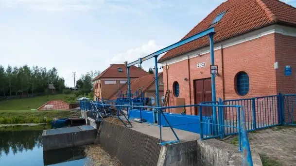 Zdjęcia: Gościnne progi starej elektrowni nad rzeką Węgorapą - zdjęcie 4