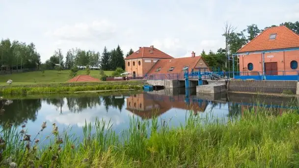 Zdjęcia: Gościnne progi starej elektrowni nad rzeką Węgorapą - zdjęcie 7