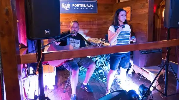 Zdjęcia: Załoga Dr. Bryga rozśpiewała publiczność Tawerny Keja  - zdjęcie 7