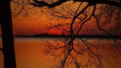 Marcowy zachód słońca nad jeziorem Dargin, Nowy Harsz