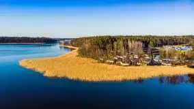 Piaski i jezioro Bełdany w marcowym słońcu - zdjęcie 1