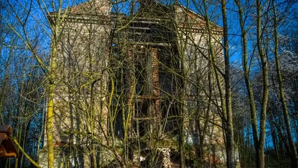 Niszczejąca perełka włoskiej architektury w Silginach - zdjęcie 3